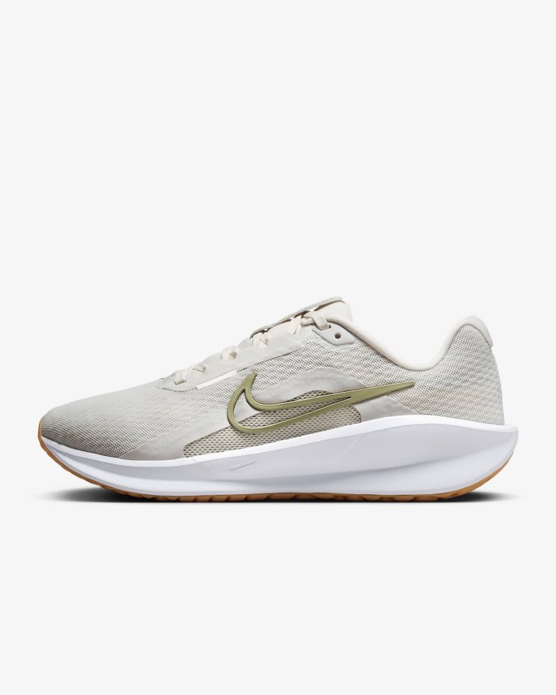 Nike Downshifter 13 Phantom/Hellknochen/Gummi Hellbraun/Neutral Olive