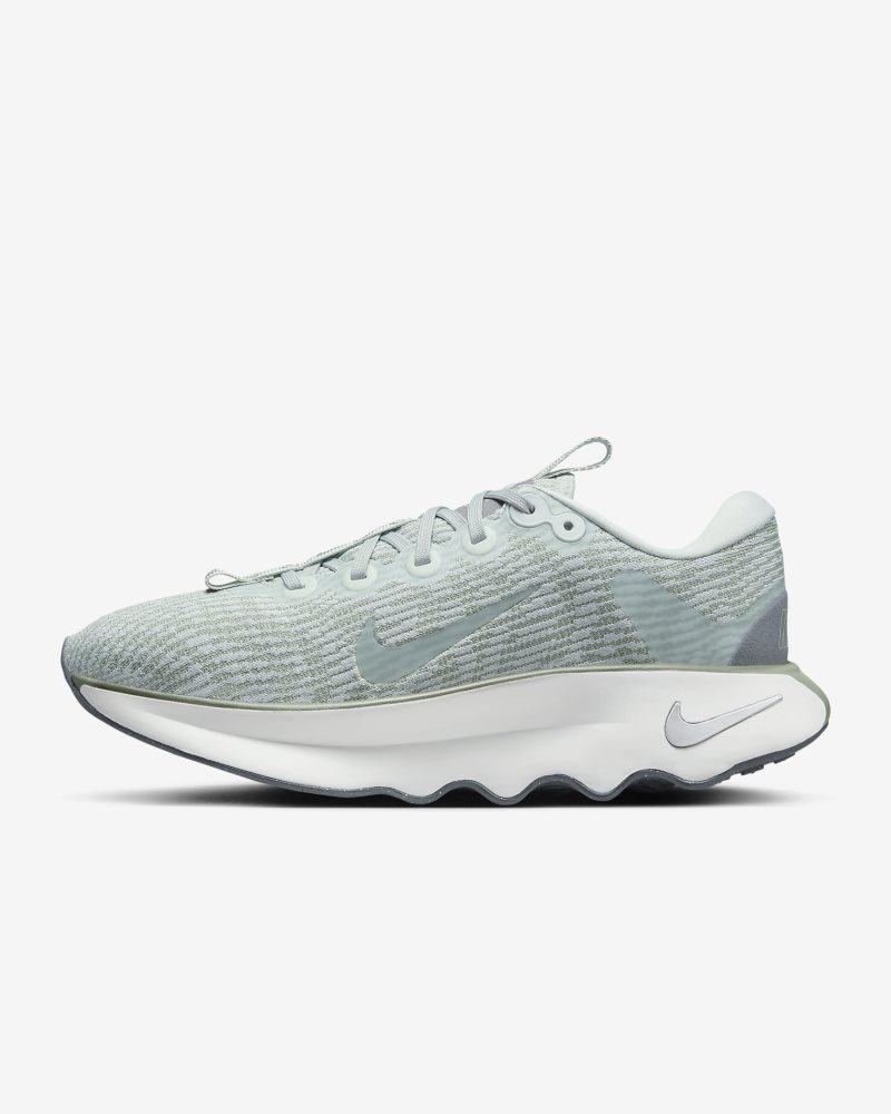 Nike Motiva Light Silver/Jade Horizon/Smoke Grey/MetallicSilber